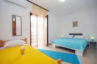 Апартаменты Apartmani Centar Будва Апартаменты с 2 спальнями и балконом (6 взрослых)-1